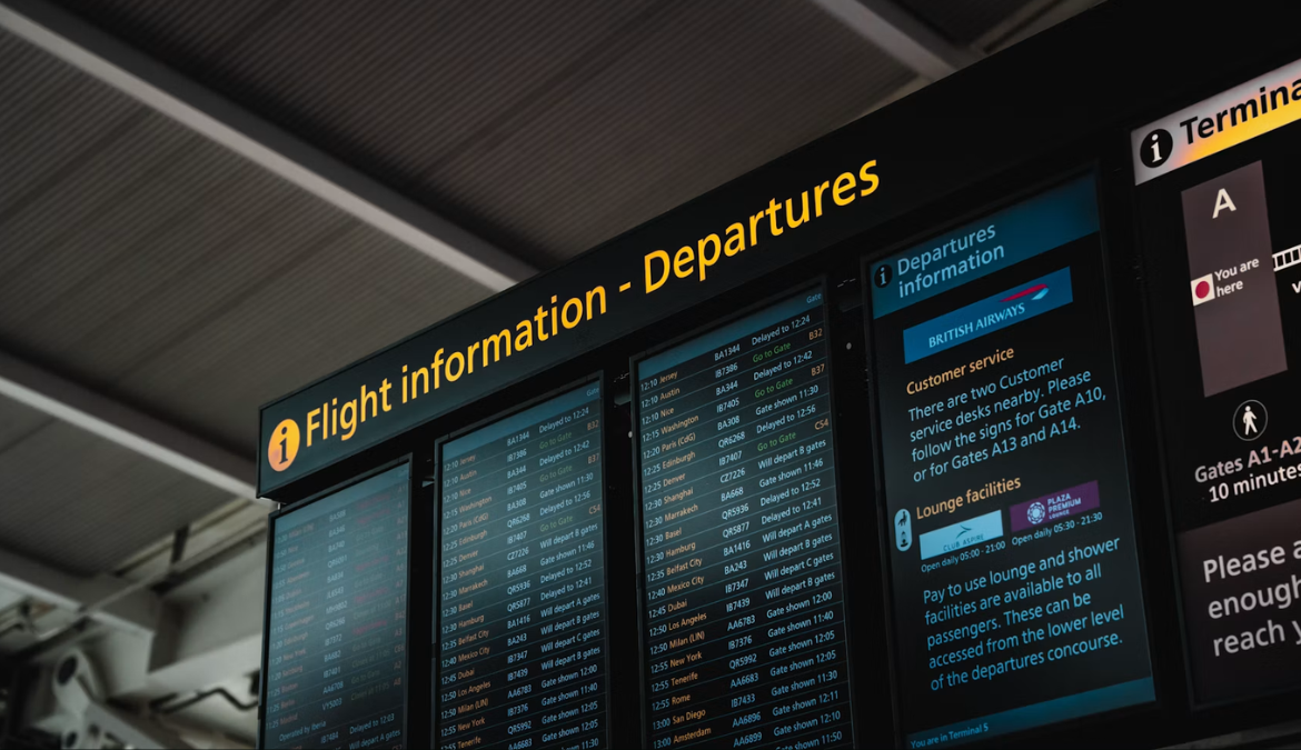 600 Euro, die niemand freiwillig auszahlt – was bei Flugverspätung wirklich zusteht 2 Flugplan, Foto: Winston Tjia / Unsplash